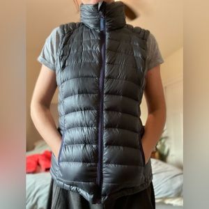 Like new. Smoke, pet free home. Never washed.